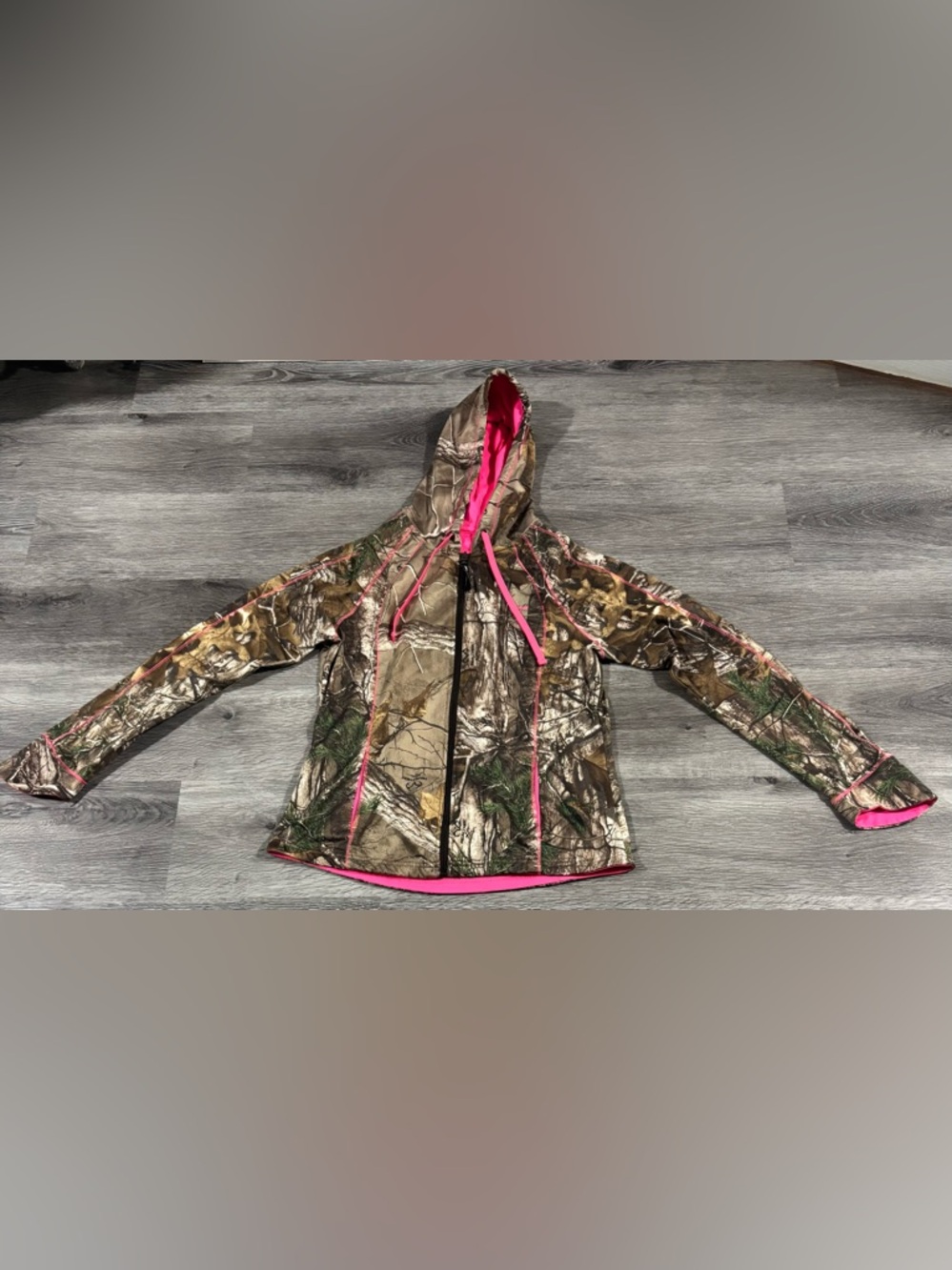 Women’s Real Tree Camo And Pink Zip Up Sweatshirt Size Small